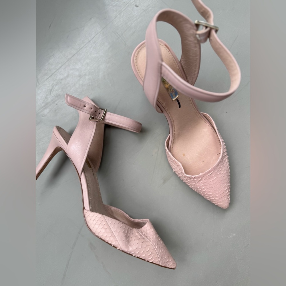 Louise et Cie Pink Embossed Faux Leather Pump 7.5